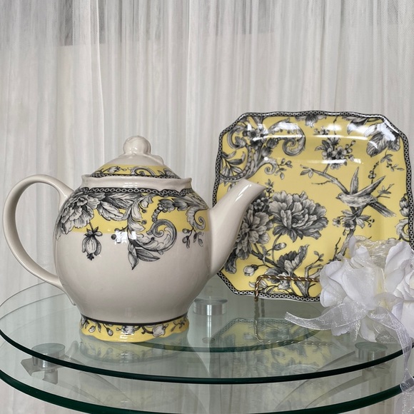 222 Fifth Dining 222 Fith Adelaide 6 Cups Teapot And 82 Square